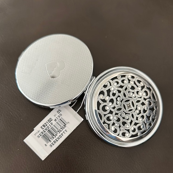 NWT Brighton Serendipity Silver Compact Mirror - Picture 3 of 3